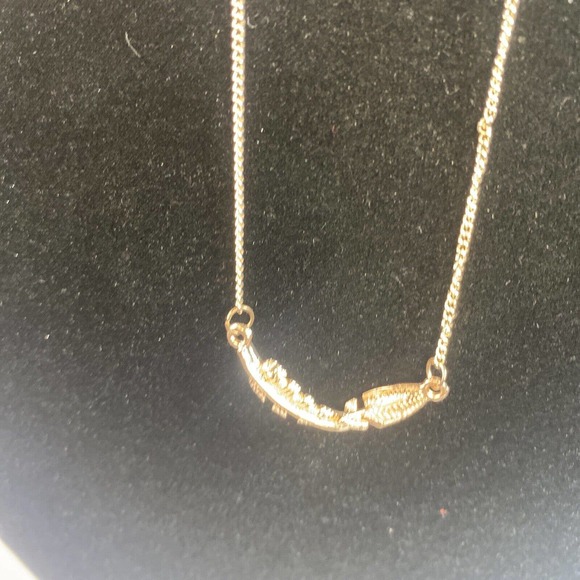 Beautiful Paparazzi Jewelry New Earrings And Necklace Set Feather And Chains - Picture 2 of 12